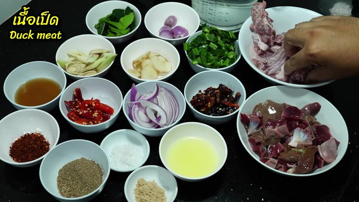 Chop the duck meat with bones.