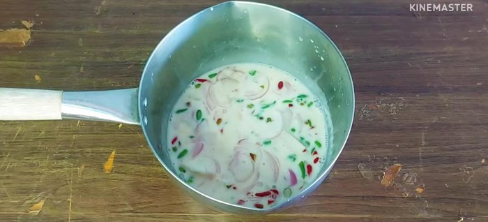 Add the pounded or roughly chopped mackerel to the dressing. Mix well.
