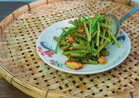 Stir-fried Chicken with Red Curry Paste & Morning Glory - Easy Thai Recipe