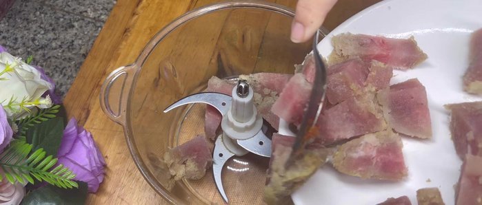 Prepare the fish: Scrape off mutated parts, refrigerate, freeze, and cut into small pieces. (27.08)
