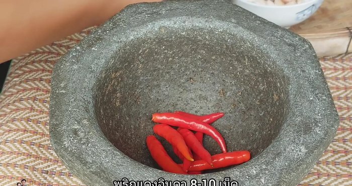 Pound the chili peppers and garlic together (optional).