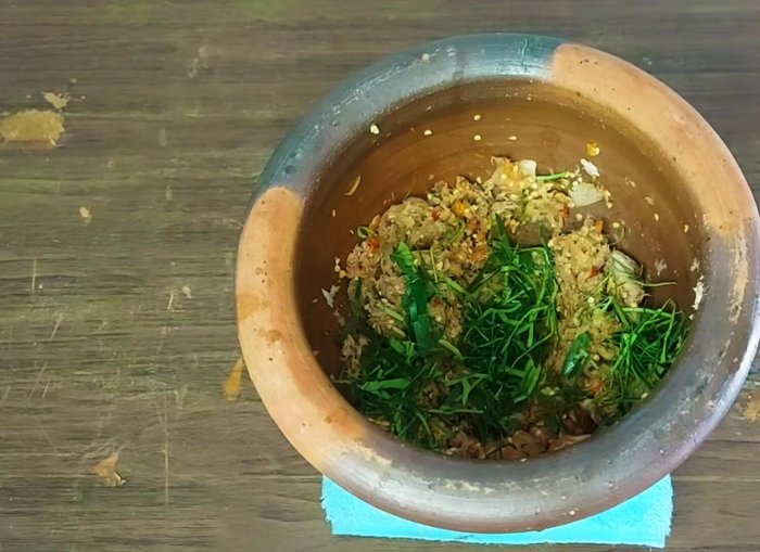 Add shredded kaffir lime leaves and mix well.
