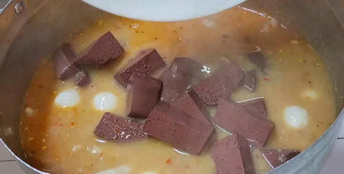 Add the blended fish and meat mixture. (223.239)