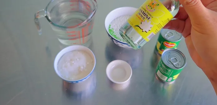 Prepare 1000 ml of water and add 1 cap of jasmine scent (or pandan leaves if available).