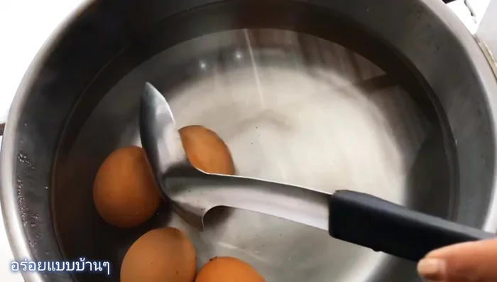 Prepare instant noodles while the eggs are simmering.