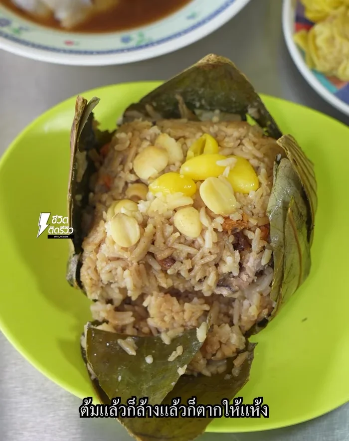 Prepare the lotus leaves: Boil, wash, and dry them thoroughly to remove resin and soften them for wrapping. (105.52)