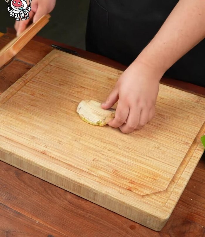 Once the bananas are done, flatten and cut them into bite-sized pieces.