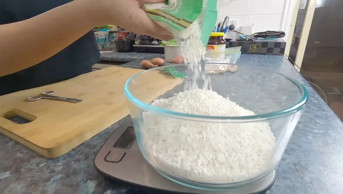 Prepare sticky rice: Soak sticky rice in twice the amount of water as the rice for 10 minutes. Then, steam the sticky rice in a microwave for 10 minutes (500g at 1200W).