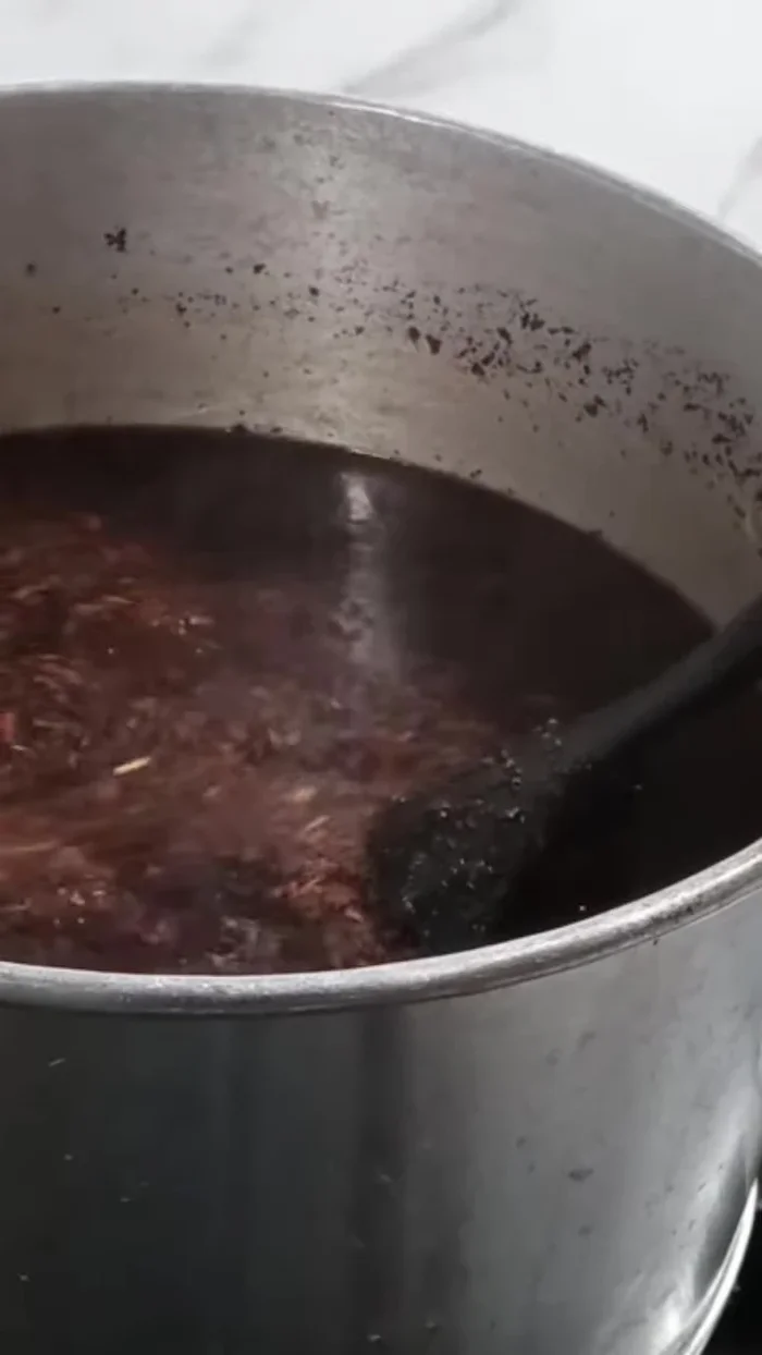 Turn off the stove once the tea boils. Let it stand for approximately 1 hour.