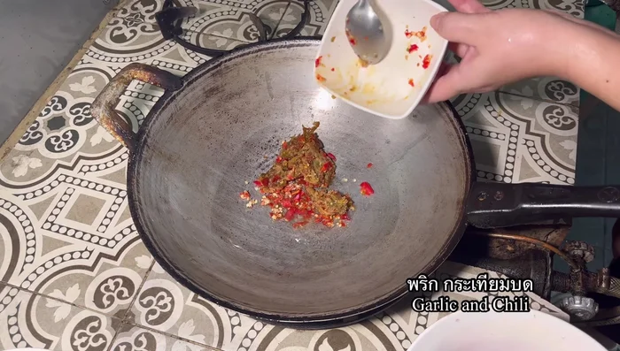 Place the pan over medium heat. Add garlic and chili peppers, stir-fry until fragrant.