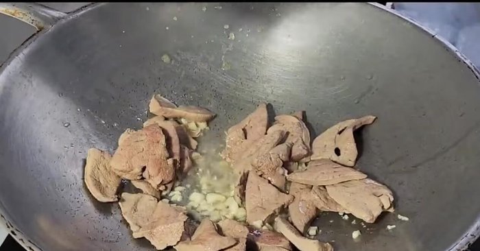 Add the boiled pork liver and stir-fry.