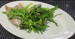 Stir-fried Pork Liver with Chives: Easy Thai Recipe