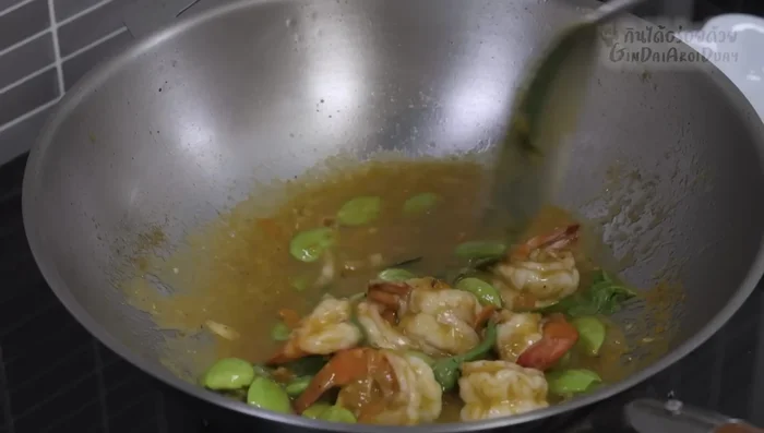 Stir-fry until the dish is cooked and fragrant. (320.44)
