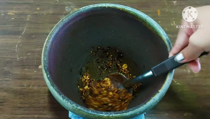 Transfer the chili paste mixture to a bowl. Set aside.