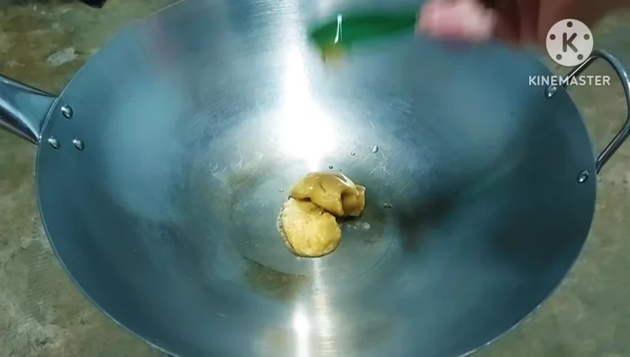 Dissolve palm sugar in a little water. Adjust sweetness to taste.