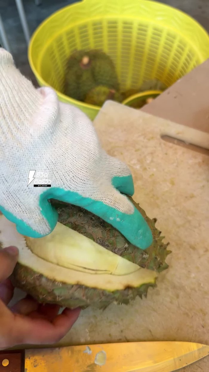 Enjoy the durian immediately. There are juicy and large ones!