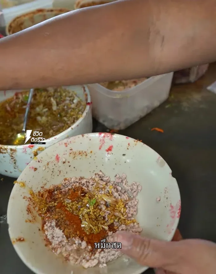 Garnish: Add homemade bean sauce, fried garlic, and dumplings as desired. Free dumplings are offered as part of the experience.