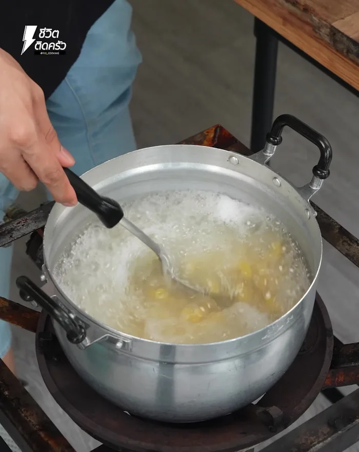 Boil water, add macaroni, and boil for about 8 minutes until soft. Drain.