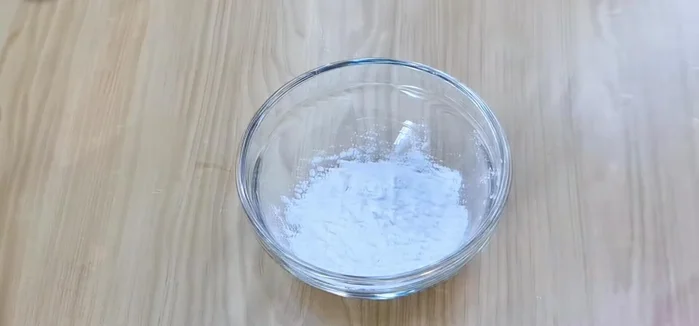 Make the tapioca flour slurry: Add 75 ml of water to the tapioca flour and mix well. Set aside.
