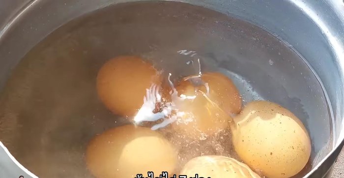 Boil eggs with a little salt and 1 spoon of vinegar for easier peeling. (20.72)