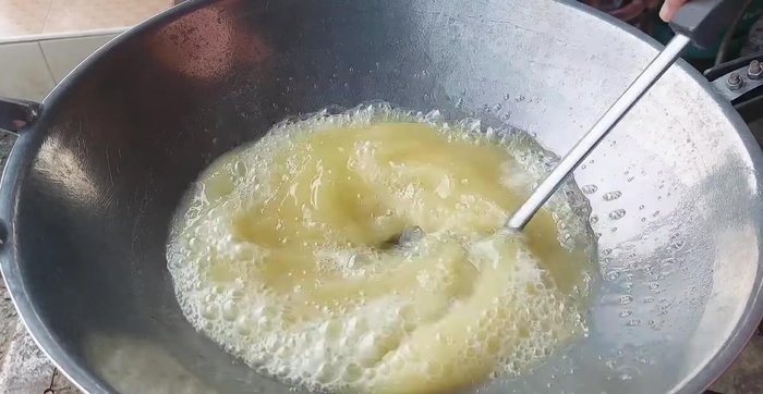 Fry the eggs in oil using the flour mixture to prevent sticking. (61.6)