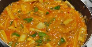 Banana Stem Curry with Pork & Coconut Milk: Easy Thai Recipe
