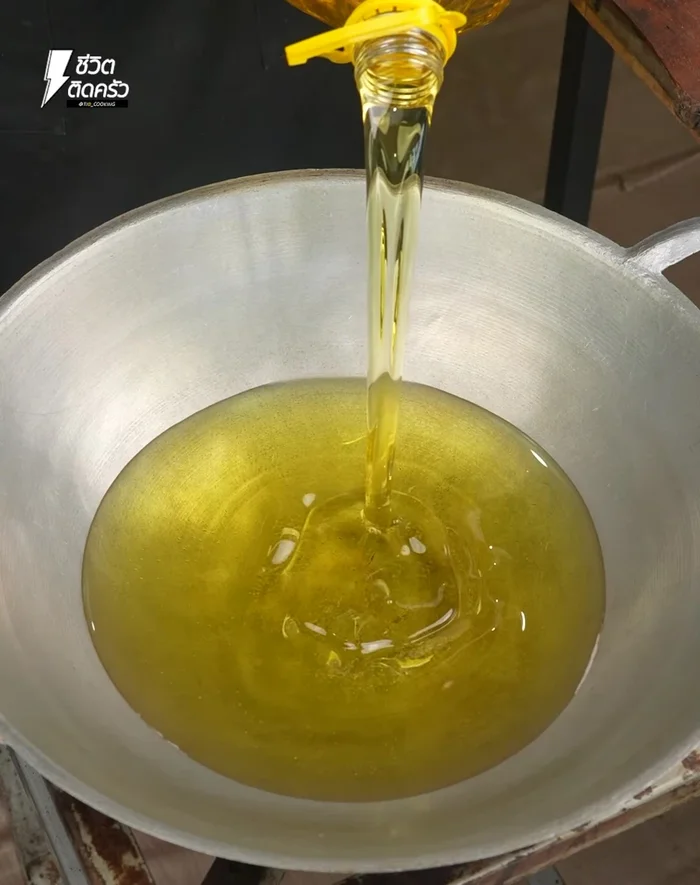Heat oil in a pan over medium heat. Fry the pounded fish until it puffs up and forms crispy sheets.