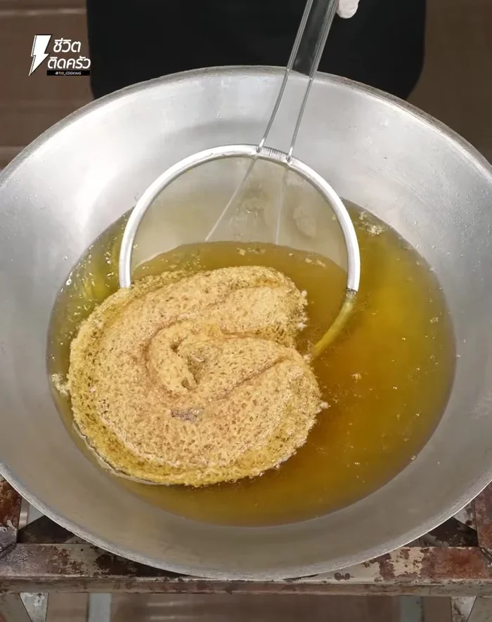 Drain the fried fish.