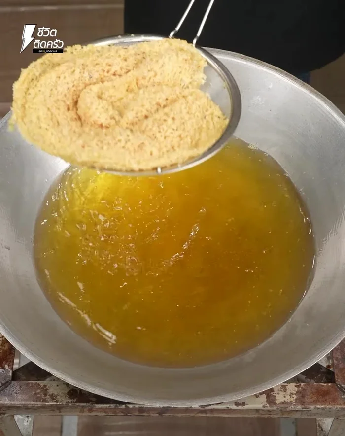 Prepare the dressing: Mix palm sugar and water.