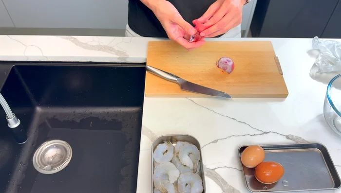 Dice garlic, red onion, and shallots into small pieces.