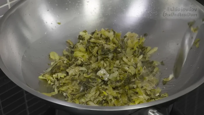 Add the prepared pickled cabbage to the pan and stir-fry until softened and the strong smell subsides. Add water if it becomes too dry.