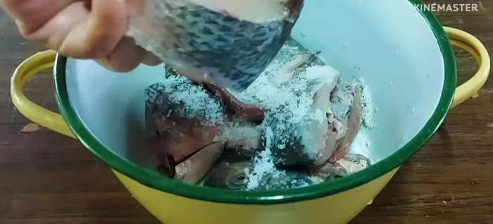 Season the tilapia: Mix the fish pieces with salt, rubbing it thoroughly, especially the belly. Rinse off the salt water with 2-3 changes of water.