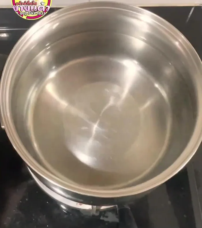 Rinse the intestines for 1-2 minutes. Soak in the cornstarch water for another 10 minutes to kill germs.