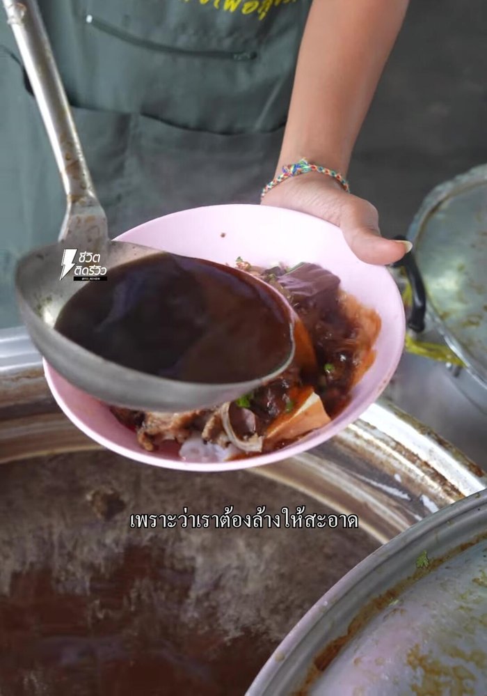 Bring water to a boil and add the noodles according to the desired level of spiciness.