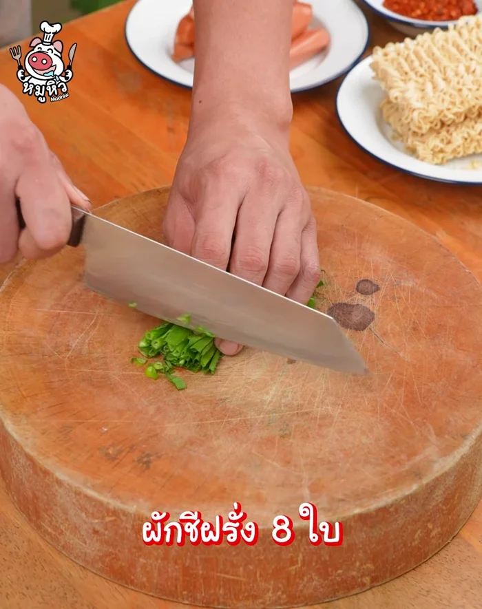 Chop the parsley into slices (not too small). Set aside.