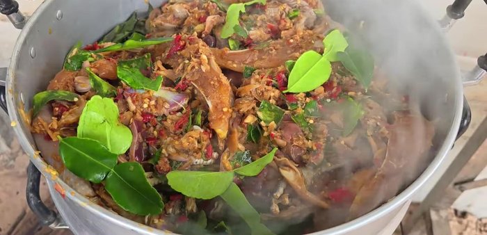 Prepare the dipping sauce: Blend red chilies, coriander roots, garlic, and salt. Add palm sugar, granulated sugar, lime juice, and fish sauce. Adjust consistency with water.