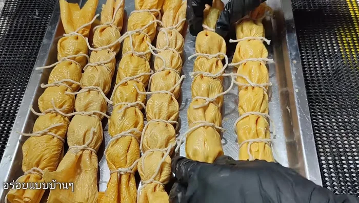 Steam the chicken rolls for 15 minutes.
