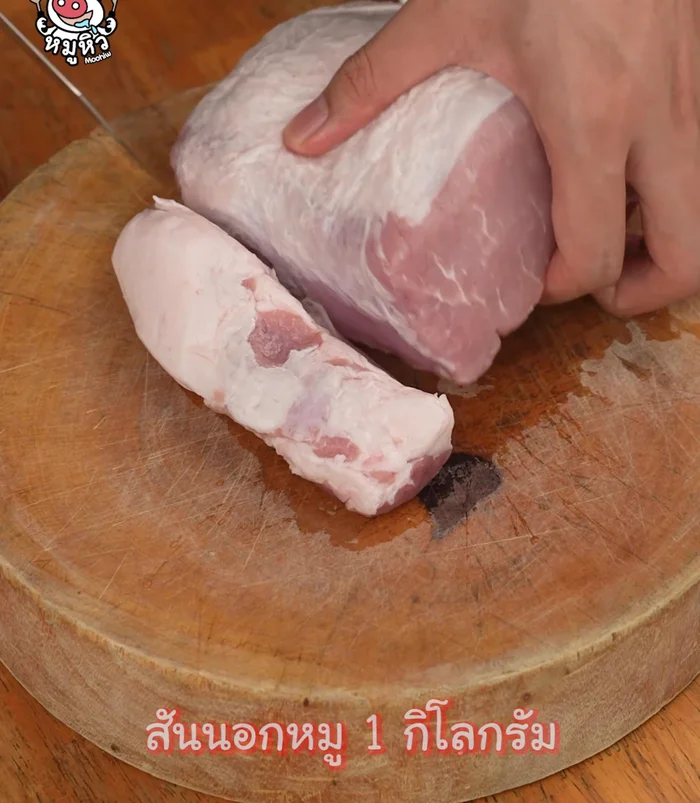 Cut pork into long, not-too-thick pieces.