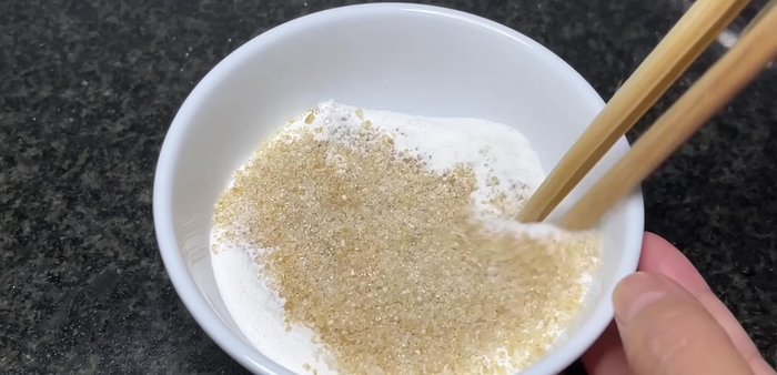Mix sugar with jelly powder thoroughly for easy dissolving.