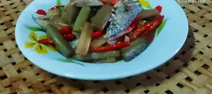 Pumpkin Shoot Curry & Stir-fried Lotus Stems with Mackerel: 2 Easy Thai Dishes