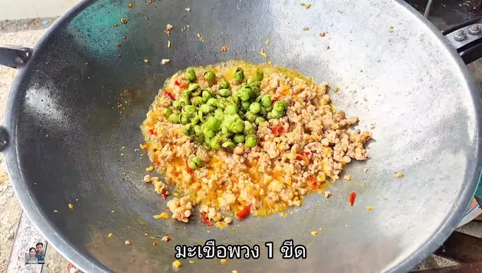 Add the pounded eggplant and stir-fry with the minced pork.