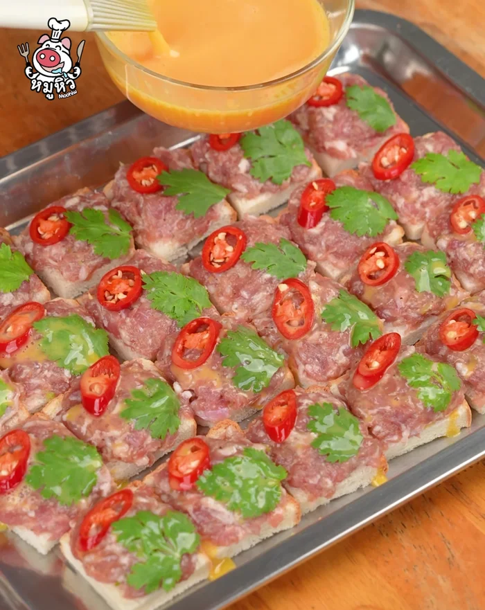 Brush the pork bread with egg.