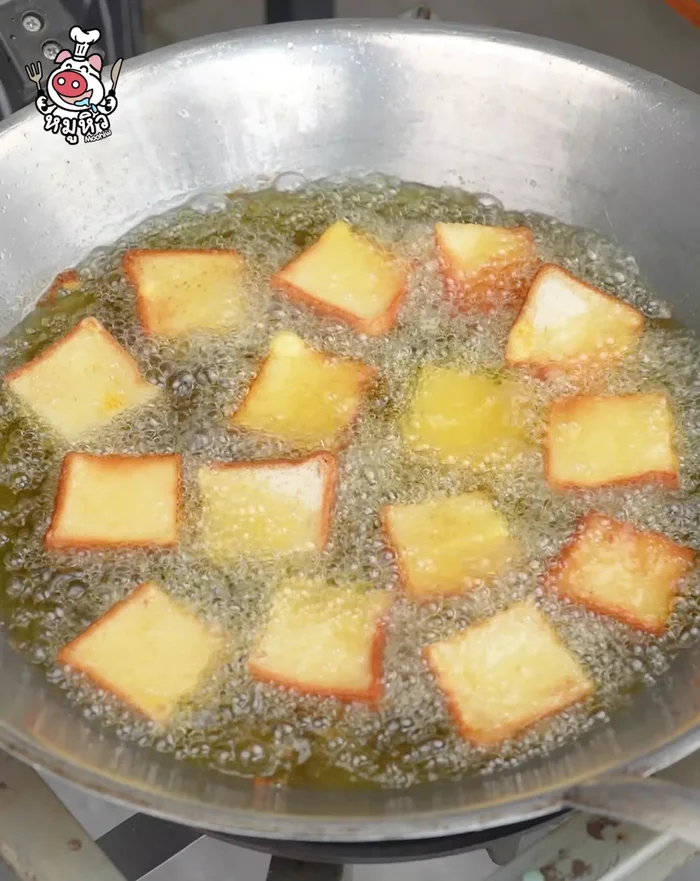 Remove the bread from the pan using a sieve to drain excess oil.