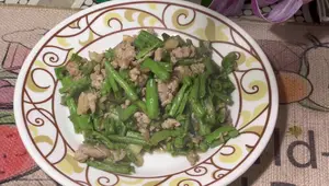 Easy Stir-fried Long Beans with Minced Chicken Recipe