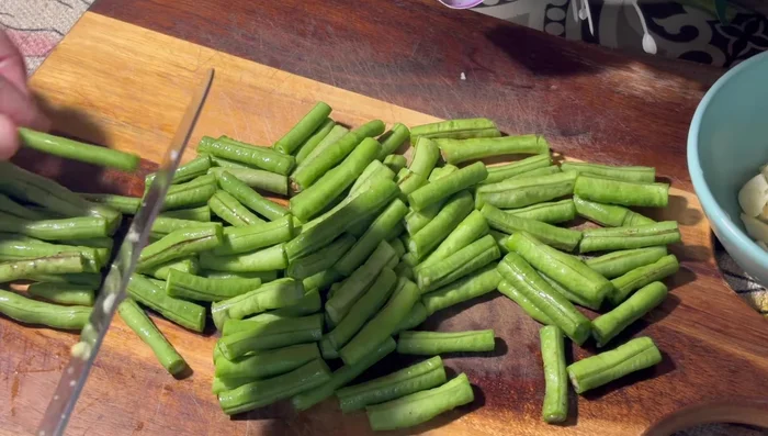Cut the long beans into 1-2 inch pieces.