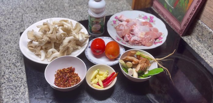 Crush dried chilies into small pieces.