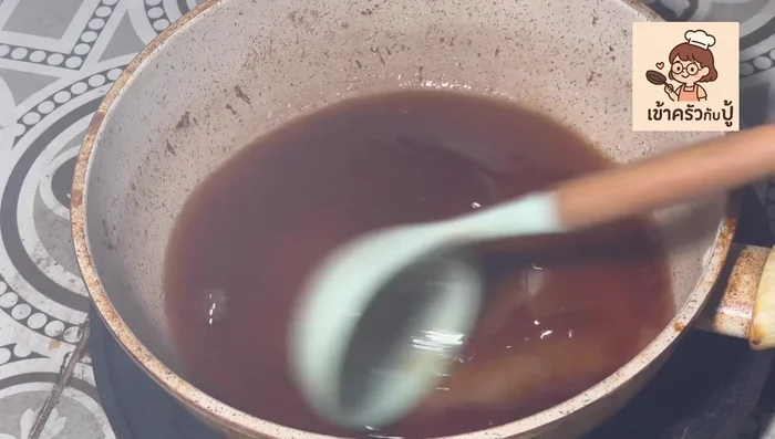 Heat half a ladle of the oyster sauce in a pan over medium heat.