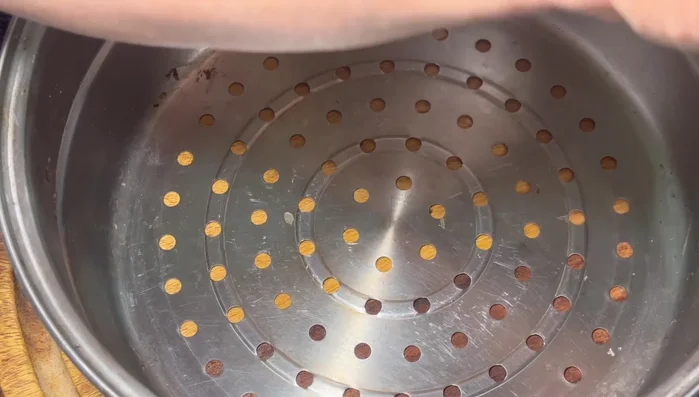 Place the egg mixture in a heatproof bowl and steam over medium heat in a steamer. Once boiling, reduce heat to medium-low.