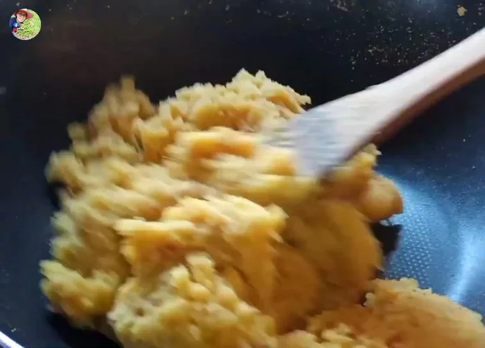 Add ground Thai chili and stir-fry until fragrant. Turn off heat and let the filling cool.