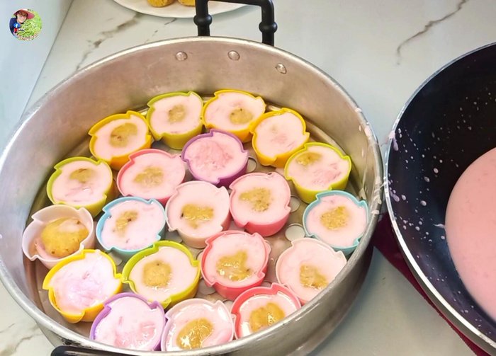 Steam the dumplings over high heat for 20 minutes. Let cool completely before removing from molds.